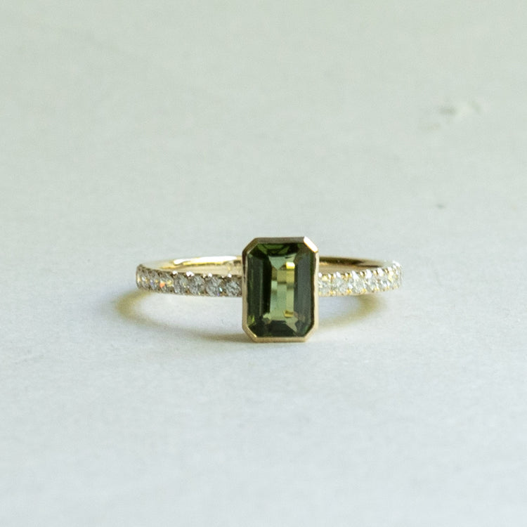 1 CT Green Sapphire Diamond Ring