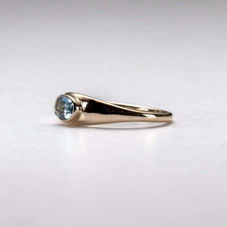 14k Aquamarine Oval Ring